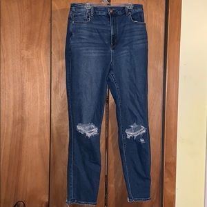 American Eagle Stretch Curvy Mom Jean